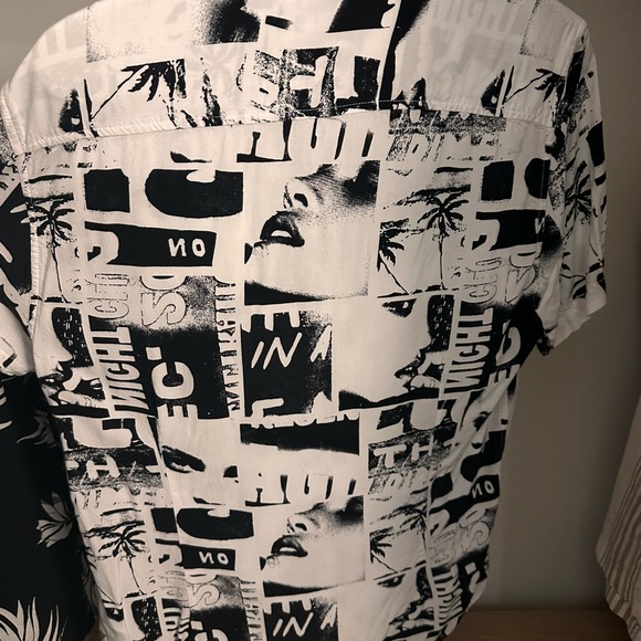 GUESS DRESS SHIRT — MEDIUM - Picture 2 of 2